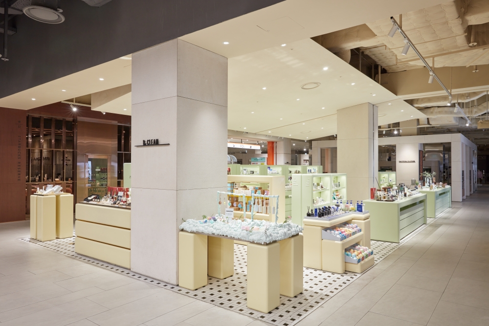 K-뷰티 열풍 속 현대백화점 클린뷰티 편집숍 '비클린' 외국인 북적 27-Image